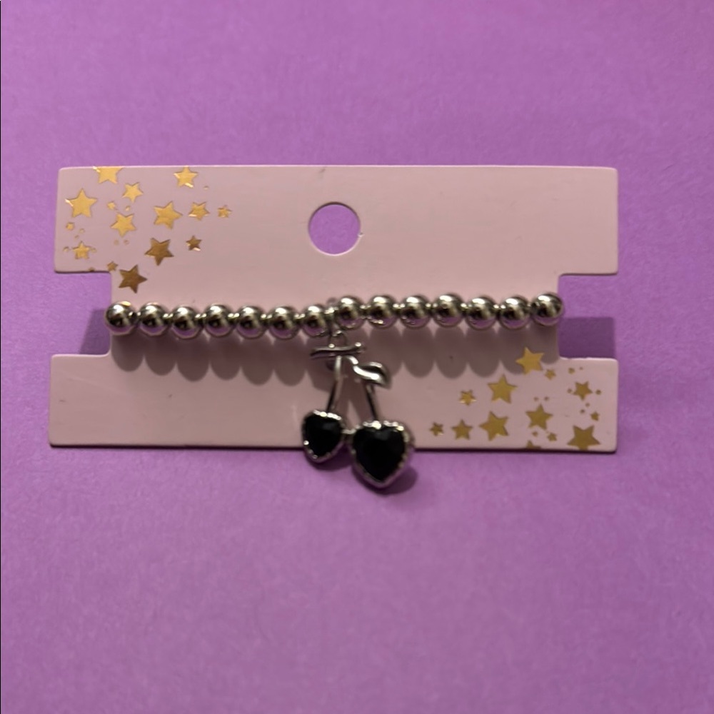 1616 Holding bracelet